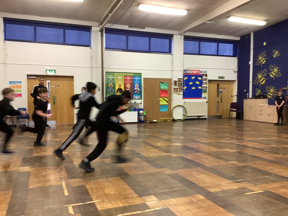 _misschadwick's tweet photo. This week in PE we are continuing to work on our dodgeball skills. We are attempting a back leg cross to improve our agility and we are also practising our throwing accuracy and reaction time. 🏐🤾🏼 #sjsbPE https://t.co/954knovLLe