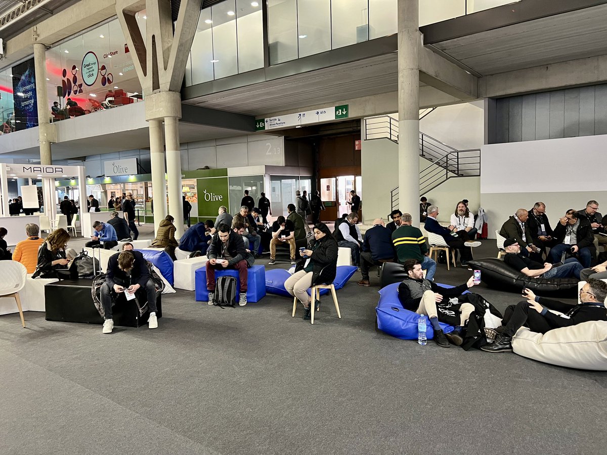 katyemcgregor's tweet image. Tradeshows are exhausting! Need to take a load off or perhaps take a nap? @ISE_Show created a cozy crash pad and seating in Hall 2! #ISE2023 #avtweeps