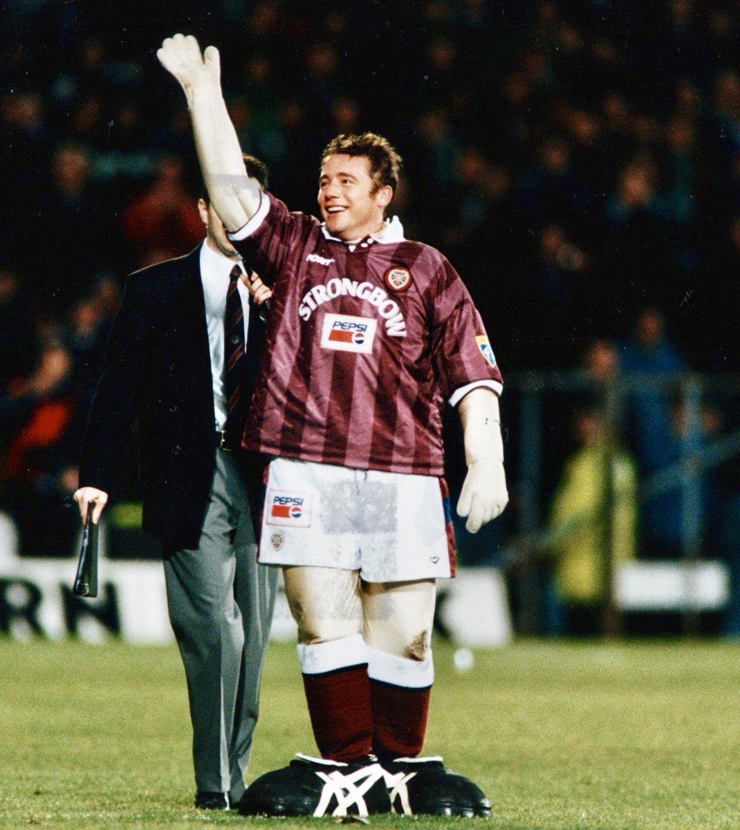 RangersRewind's tweet photo. The Hearts support has been confused about their identity ever since this happened. Put them away tonight Rangers👍🏻 https://t.co/g5SoR6JcM9