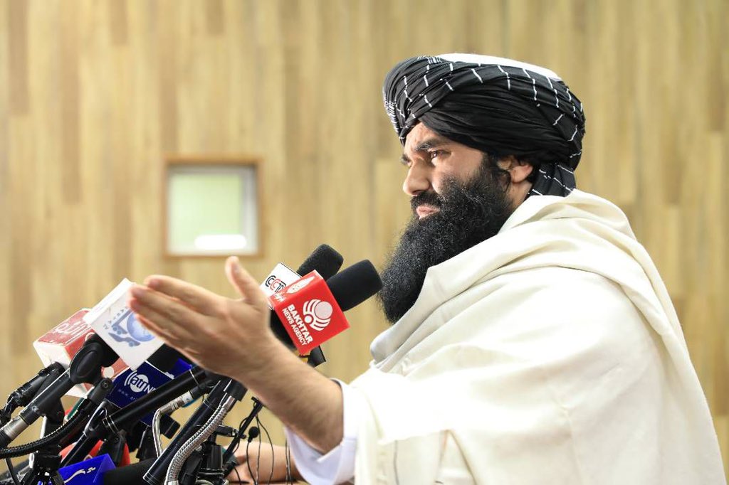 bdryww1's tweet photo. خلیفه صاحب سراج الدین حقاني صاحب:

افغانان له لسیزو راهيسې په دردونو او مشکلانو کې ښکېل دي؛ خو هېڅ یو خواخوږی نه لرو چې مرسته مو وکړي او یا د کومې ښېګڼې لورینه.
خپله به هڅې کوو او له الله تعالی به مرسته غواړو.
د ستونزو به پروا نکوو! پر مخ به ځو! https://t.co/ZcD7XWw0AJ