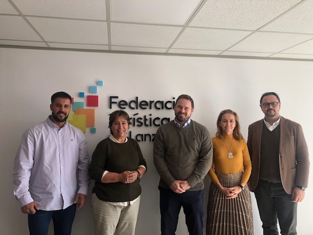 federacion8lnzt's tweet photo. Encuentro sectorial de la Asociación de Empresarios de Rent a Car 🚗de #Lanzarote integrados en @federacion8lnzt con el presidente y miembros de la Junta Directiva de #Apeca @Femete https://t.co/kyDN2rpE5H