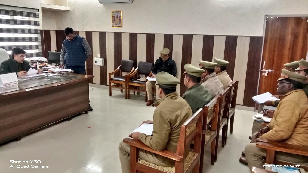 अपर पुलिस अधीक्षक महराजगंज द्वारा पुलिस कार्यालय में थाना पनियरा के समस्त विवेचकों का ओ.आर. किया गया। लंबित विवेचनाओं की समीक्षा की गई एवं अकारण विवेचनाओं को लंबित रखने वाले विवेचकों को सख्त हिदायत देते हुए समयबद्ध निस्तारण हेतु निर्देशित किया गया।
#UPPolice