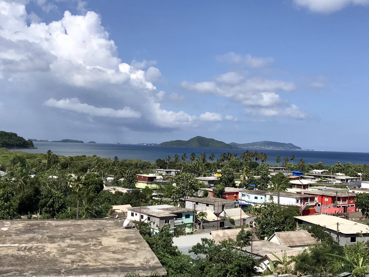 Cette vue depuis depuis ma salle de TD au @CufrMayotte ne cessera de m’émerveiller
