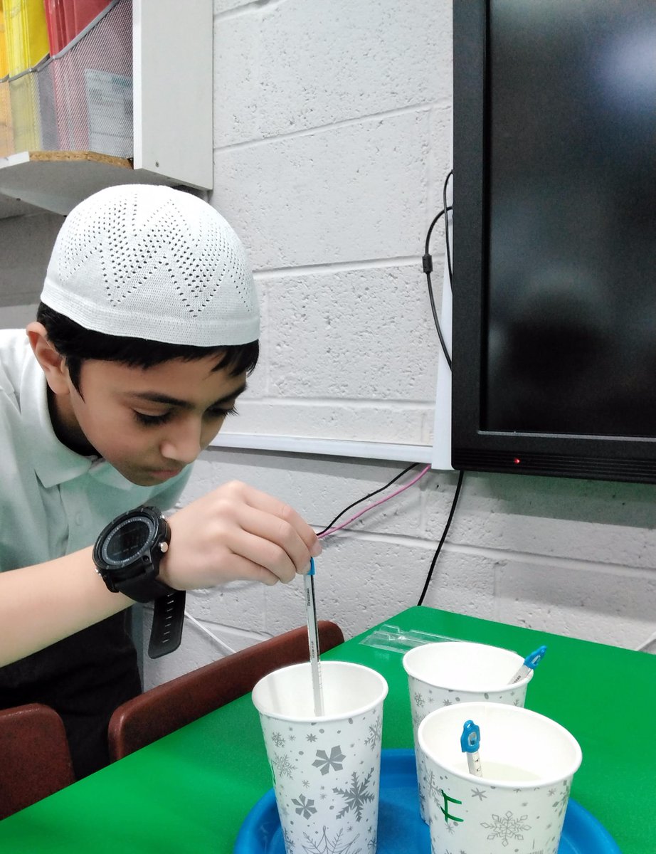 ParadisePrimary's tweet photo. Science Experiment Time! π₯Ό
Children in Year 4 brilliantly used thermometers π‘οΈ to measure the temperature of water at different intervals. An excellent opportunity to build their research and investigative skills!ππ©βπ¬
#science #experiment #funscience #year4science https://t.co/CeQd40rvog