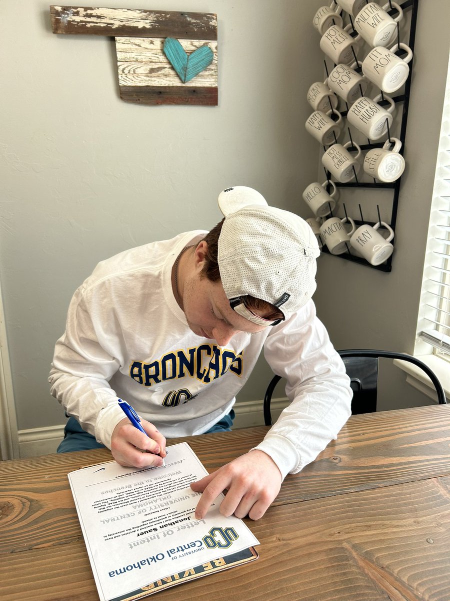 Signed- let’s go! #Rollchos <a href="/ucobronchofb/">UCO Football</a> <a href="/AdamDorrel/">Adam Dorrel</a> <a href="/troof10/">Tanner Roof</a>