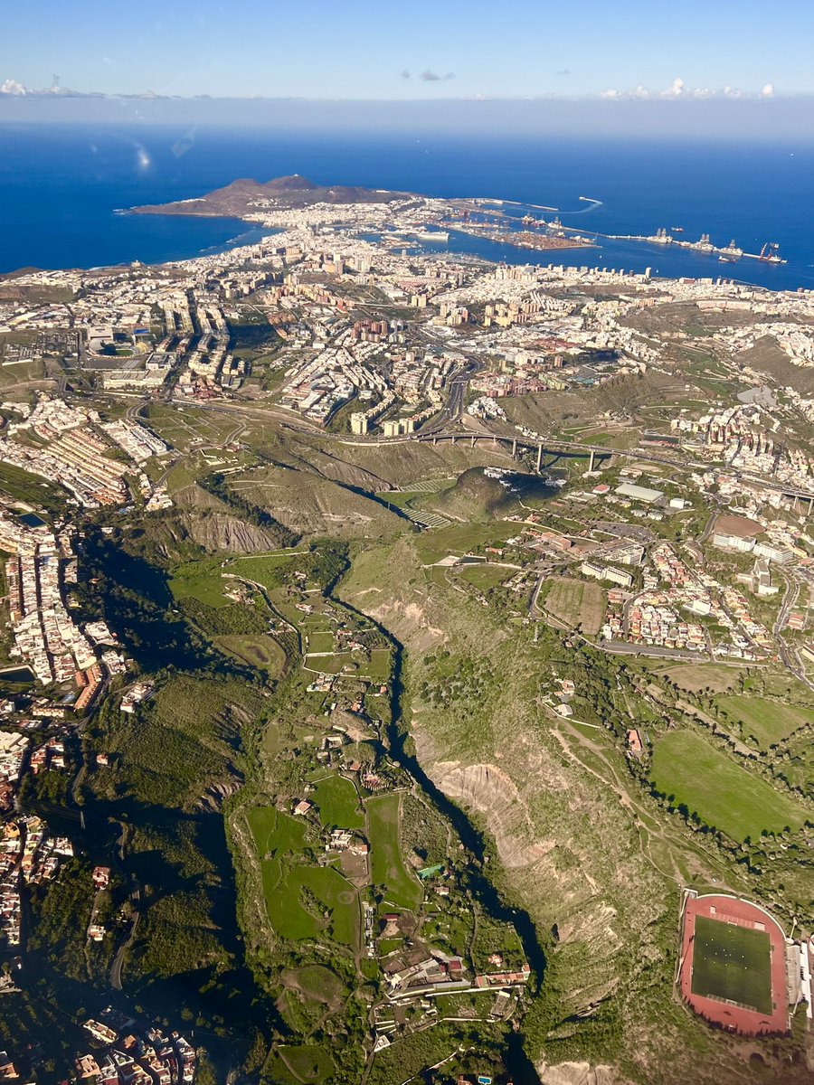 Las Palmas de Gran Canaria 😁👋 #LasPalmasDeGranCanaria #laspalmas #grancanaria #avgeek #canavia #wingviewwednesday
