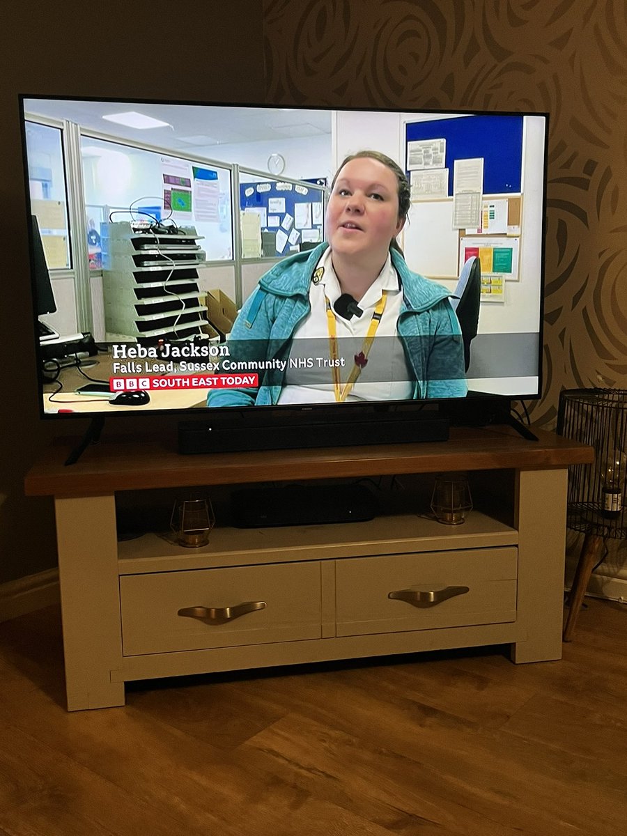 SteffiBailey's tweet image. Very proud to see my @nhs_scft colleagues @HebaJackson @holliejp &amp;amp; Vijay on South east today talking so brilliantly about how Urgent Community Response work is reducing ambulance call outs and admissions into hospital @scft_ahp 🤩👏🏻🤩👏🏻