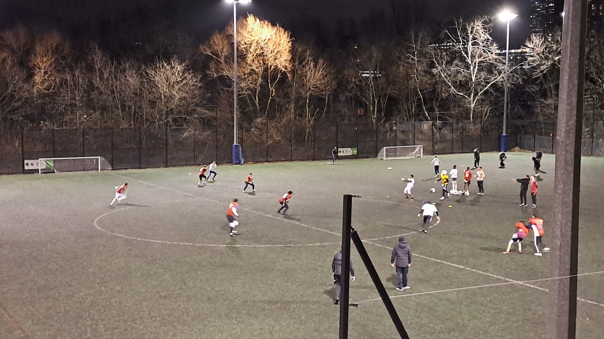 🏈🏈 Great turn out as ever for <a href="/KCLRegents/">KCL Regents Football</a> training. The #Americanfootball team have been regular customers at Bacon's Community Sports Centre for several years. Thanks for your support guys! #gratitude <a href="/KingsCollegeLon/">King's College London</a> #southwark #bermondsey #rotherhithe