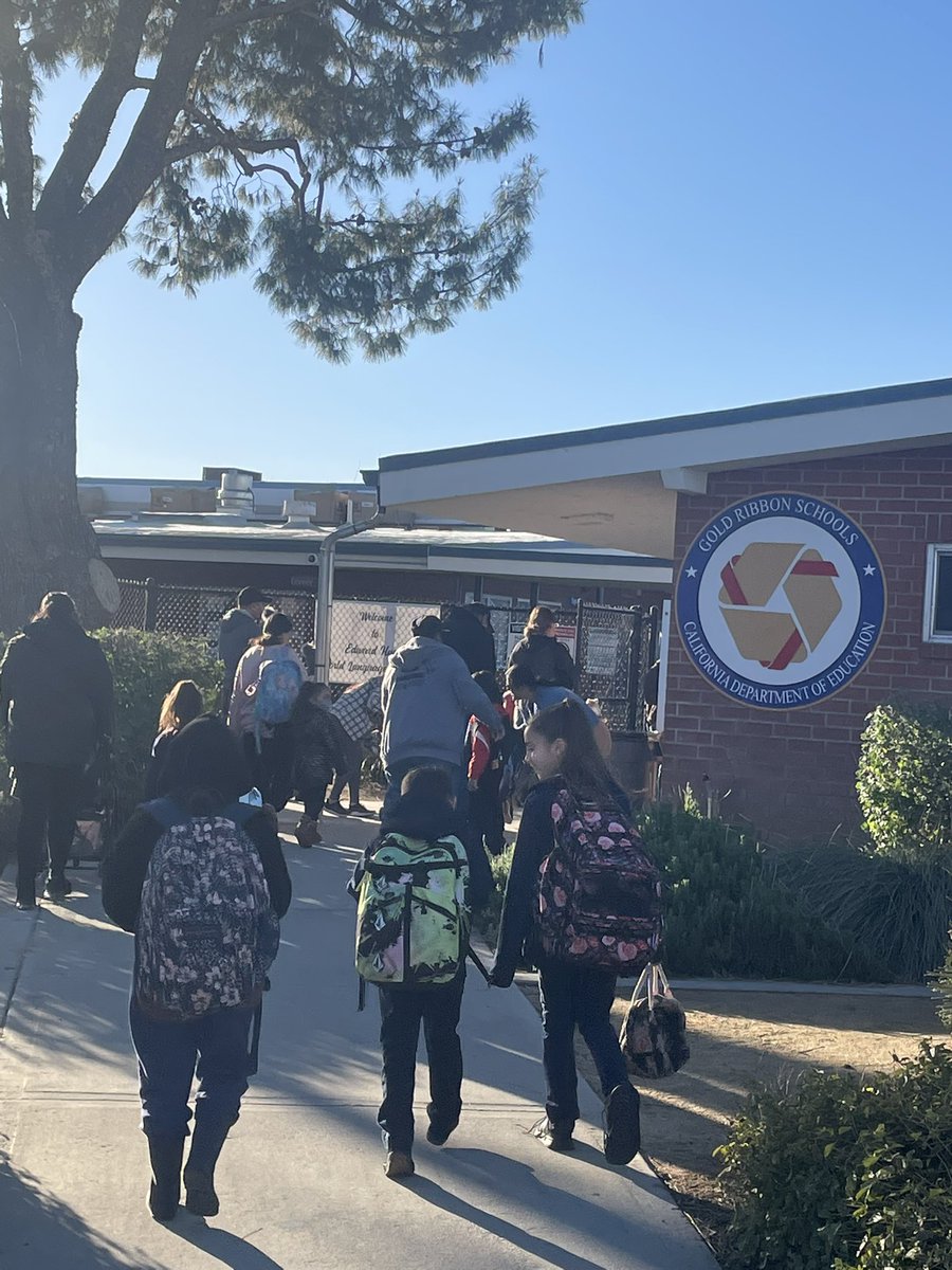 <a href="/hyattWLA/">Edward Hyatt World Language Academy</a> students are excited about staring another great day! #HyattPhoenix <a href="/SanJacintoUSD/">San Jacinto Unified School District</a>