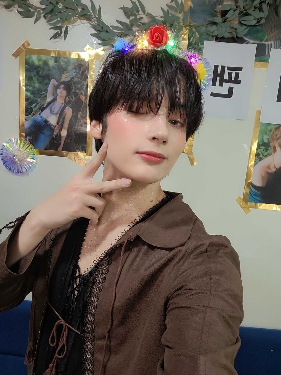 cuties 

#채원 #CHAEWON #휴닝카이 #HUENINGKAI