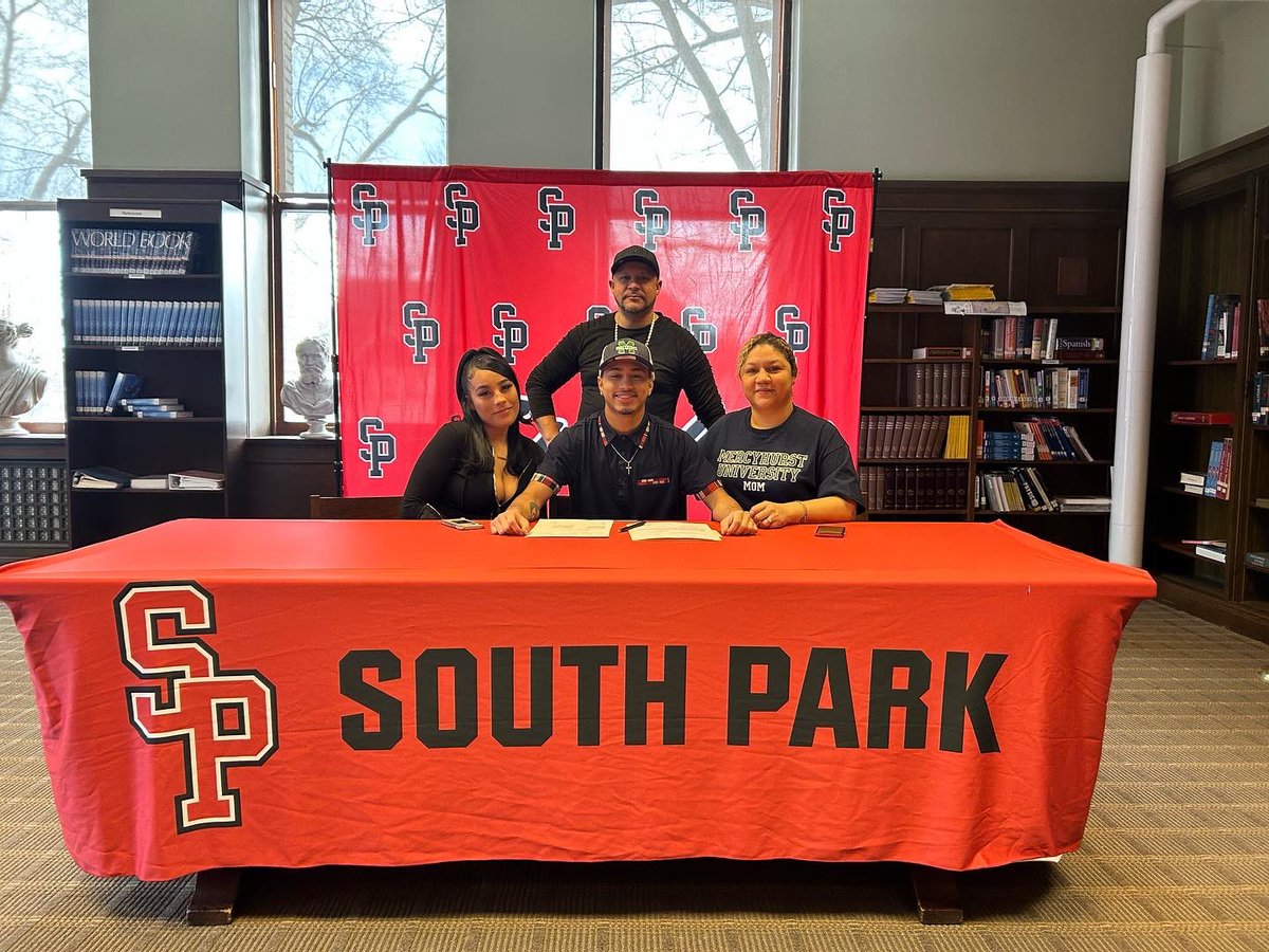 Done Deal ✍🏽 thankful to be apart of this family. Ready to lockdown the PSAC with my boys in Erie and show out for the 781 ☘️⚓️
<a href="/MercyhurstFB/">Mercyhurst Football</a> <a href="/SPARKSFOOTBALL/">South Park Football</a> <a href="/EHSCrimsonTide/">Everett Football</a>