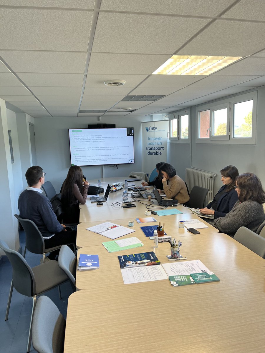 Présentation par les équipes de ⁦@poleemploi_paca⁩ du dispositif des recrutements immersifs - une méthode de sélection innovante qui mise sur les #softskills et que ⁦@FntvPacaCorse⁩ souhaite expérimenter ⁦<a href="/pascalblain13/">pascal blain</a>⁩ ⁦⁦<a href="/SECLET_VIRGINIE/">SECLET VIRGINIE</a>⁩