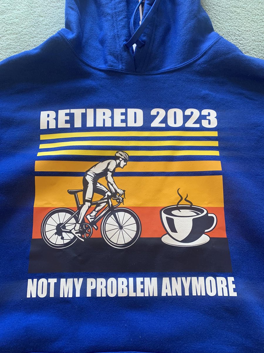 Rossy me regaló esta sudadera de cumpleaños, la cual me gustó mucho; todavía no me la creo que haya llegado este dia. Saludos a todos