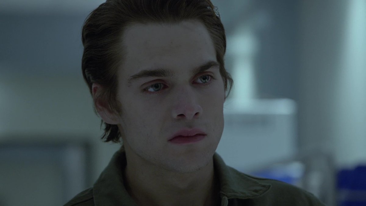 thiampics's tweet photo. first episode he saw him | last episode https://t.co/5sbbi9sUZi