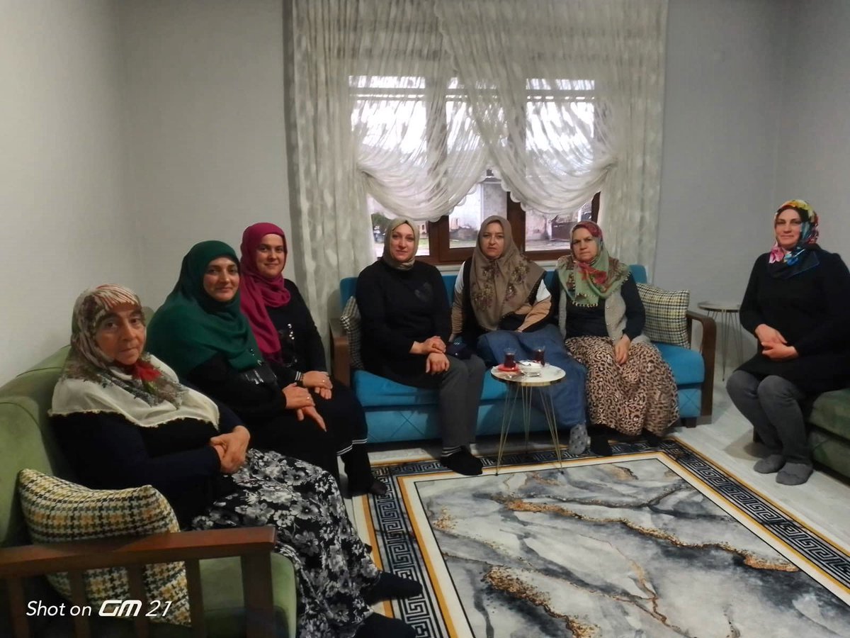 Çaykışla mahallemizde, ilçe koordinatorümüz Beyhan İLHAN ile birlikte  Döndü hanımı hanesinde ziyaret ettik. 

#akparti #akpartikadınkolları #akpartisakarya #durmaktokyoladevam