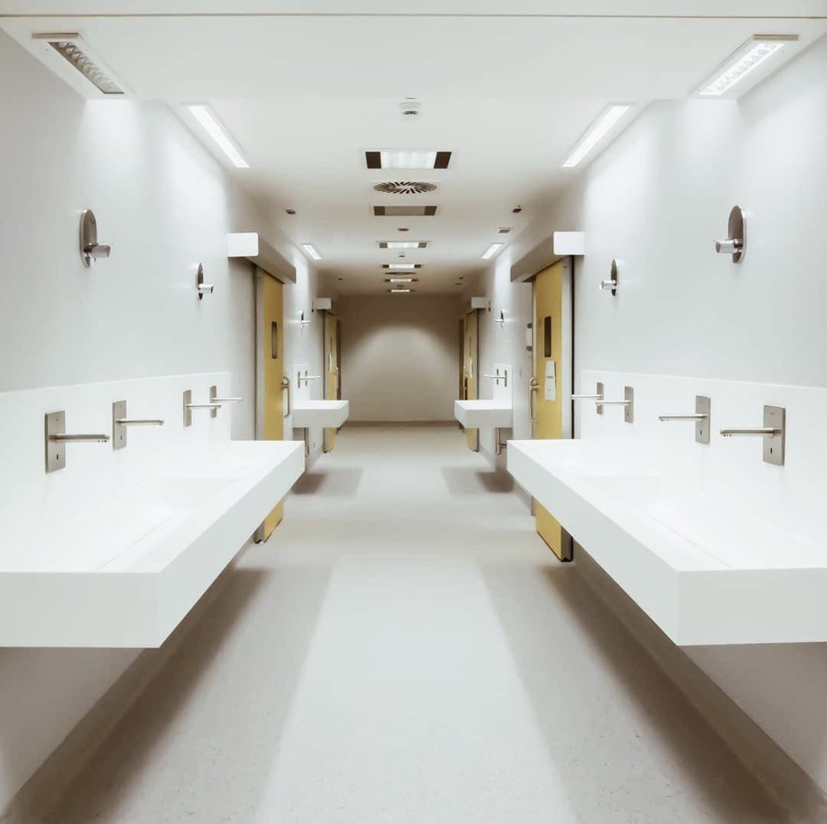 innova_grup's tweet photo. El Solid Surface evita que s'allotgin bacteris i fongs a la seva superfície, proporcionant una major protecció contra ells en projectes sanitaris, comercials i residencials. #innovagrup #santpedor #corian #krion #betacryl #himacs #avonite #kerrock #meganite #solidsurface https://t.co/wS9E9S5dix