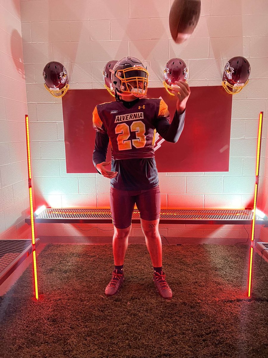 AnthonyJRoman23's tweet photo. I would like to thank my family for all of their support and god for blessing me with this opportunity to play at the next level I am 110 % committing to furthering my academic and athletic career at @AlverniaFB ! @CoachJBott @EEACS_CoachFord https://t.co/tXDYiFNLM9