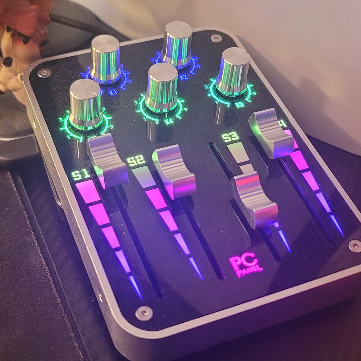 AirtagEyeon's tweet image. I'm not gonna go with GoXLR or Streamdeck because that's too easy. But this for Application Audio Control. #PCPanel Turning down the game when I wanna pull up the browser to watch something and many other things.