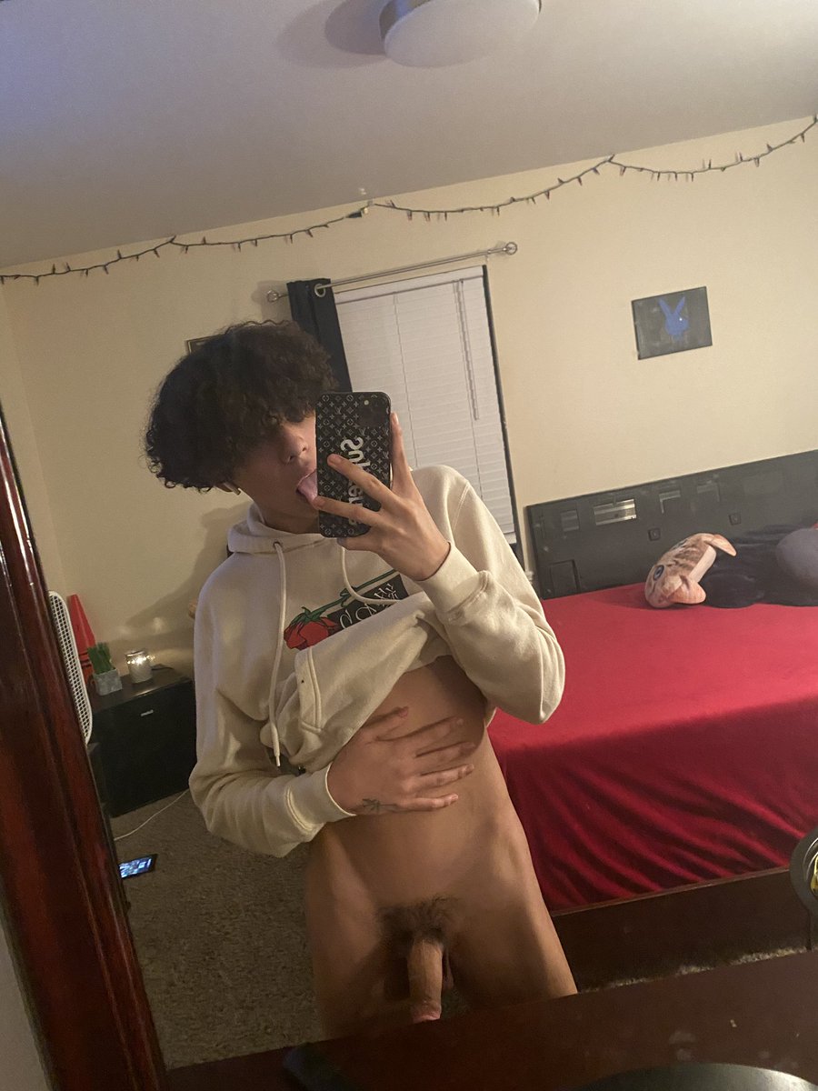 nawfsidemig's tweet photo. I found my old nudes in my drop box account . Hi 2017 🥰 https://t.co/gTuywEhtJW