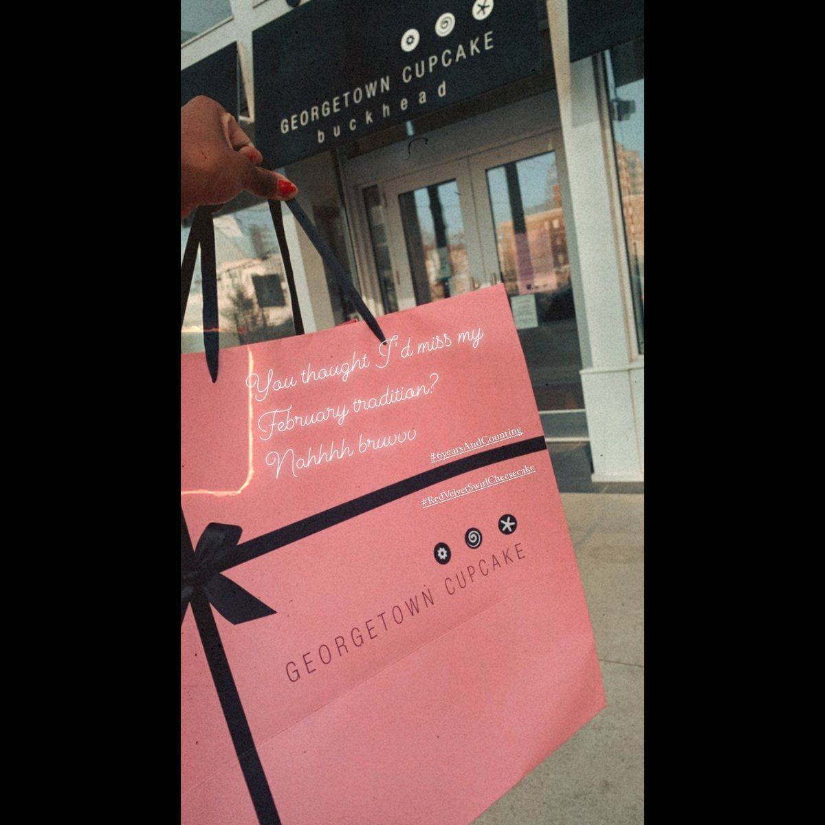 vdorismondMD's tweet photo. 7 years (2016-2022) of @GTownCupcake February flavor Red Velvet Swirl Cheesecake cupcakes. But alas, no locations on the west coast. Will this be the first year without my dearest warmest happiest belly satisfying cupcakes?!?😭🖤 https://t.co/eJtS7coRdQ