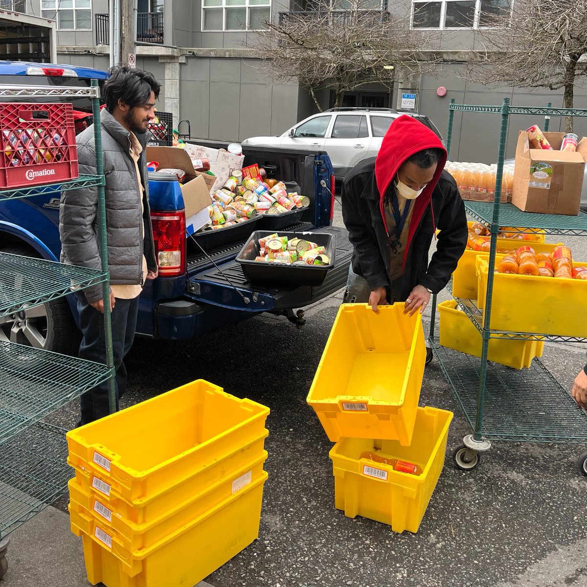 We are filled with gratitude for the owners of GoGo Mart in Lynnwood, who donated roughly 2,800lbs of ALL Halal food last week! This is a wonderful step in ensuring we can show up for all of our neighbors with culturally relevant foods. 

Thank you GoGo Mart!