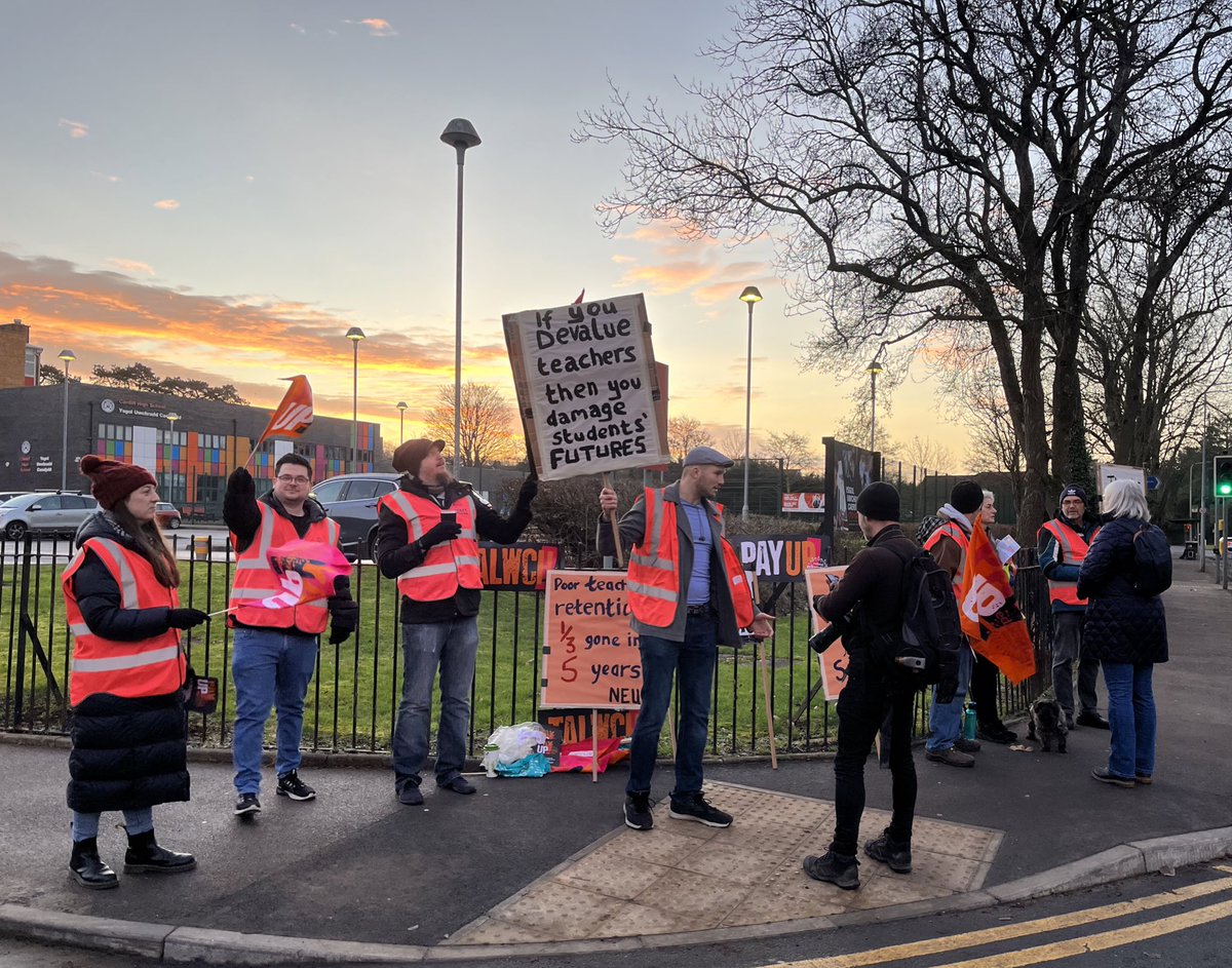 Some people up early to strike in Cardiff #supportteachers #protectthefuture