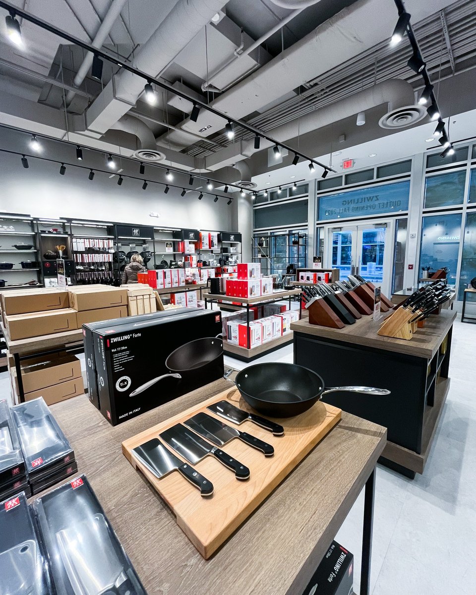 AtAssemblyRow's tweet image. ICYMI: Zwilling is open on The Row! Head to their new storefront next to Converse to shop high-quality, world-renowned cutlery and cookware to round out your perfect kitchen.
