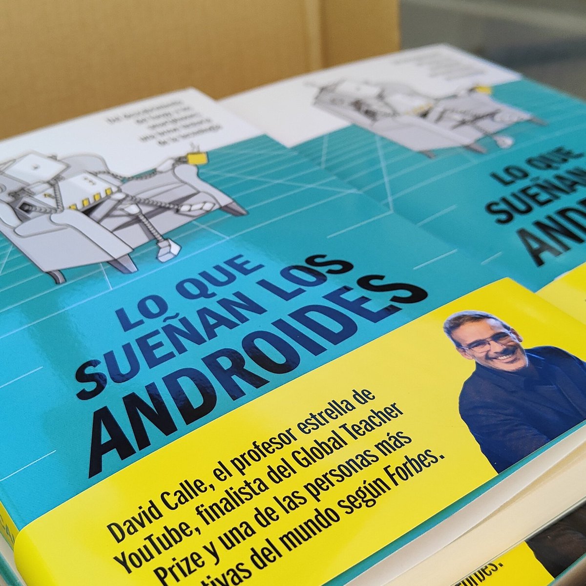 davidcpvm's tweet photo. No soy, nunca fui (ni seré) el mejor en nada (salvo al mús, al trivial y haciendo tortillas francesas o colacaos, ahí lo dejo), pero intenté siempre ser todo lo mejor que podía llegar a ser, hiciera lo que hiciera (y sin traumas). Se lo debo a mis padres y su ejemplo. #4libros https://t.co/Qfbh9JKb81