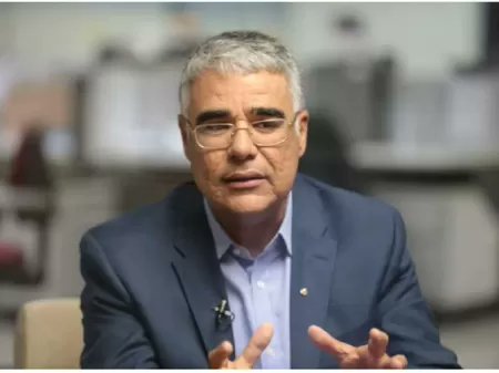 Em seu discurso, o senador Eduardo Girão acaba de apoiar a candidatura de Rogério marinho para a presidência do senado.