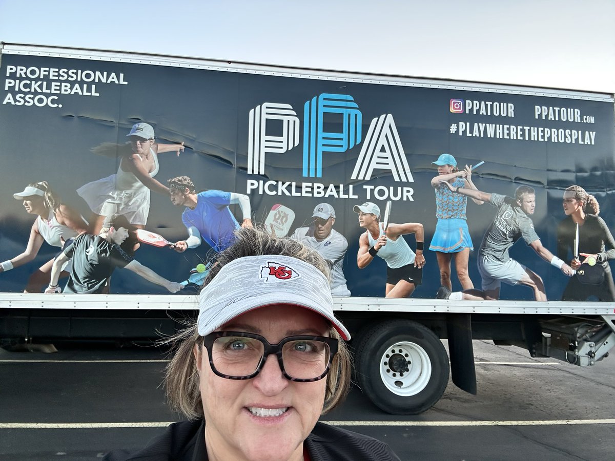 KellyD198's tweet photo. @Carvana #carvanaservinghappiness https://t.co/gRaszgytDg