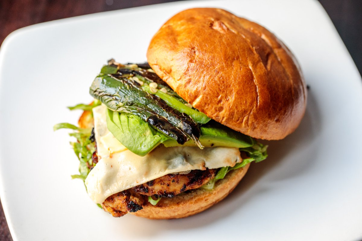 Just going to leave this Spicy Chicken sandwich on your feed...😋

Join us every day this week for your favorite River North food &amp; drink deals! Visit our website for more information.

Walk-in's are always welcome at our house! 🙌

#chicagosportsbar #rivernorthsportsbar #chic...