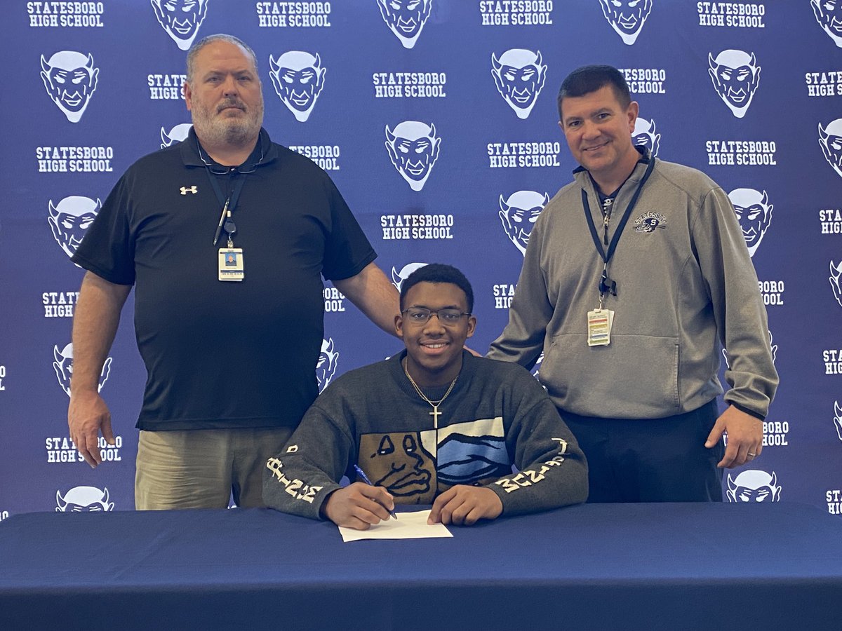 TheBigGuyWJCL's tweet photo. Signings here. Signings there. Signings everywhere. 

You know @WJCLNews has National Signing Day covered like nobody else. https://t.co/zEo0Padzd0