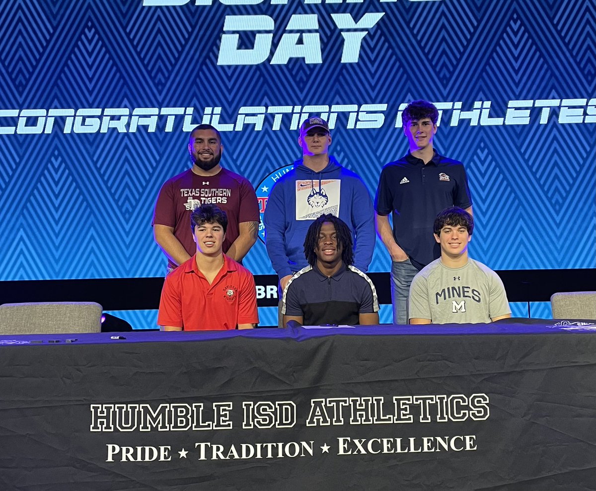 Best Signing day in the history of Kingwood Park. We are extremely proud of our athletes for all of the hard work they have put in to get to this point. We can’t wait to watch you guys at the next level. @HumbleISD_KPHS @HumbleISD_Ath @jokoch09 #THEPARK #FAMILY #NSD23