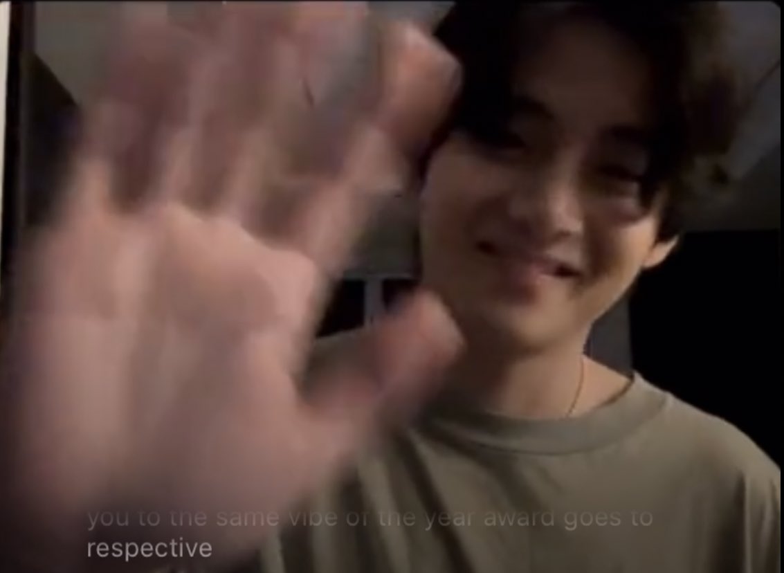 DailylofV's tweet photo. Taehyung :( https://t.co/RxPJj0soPh