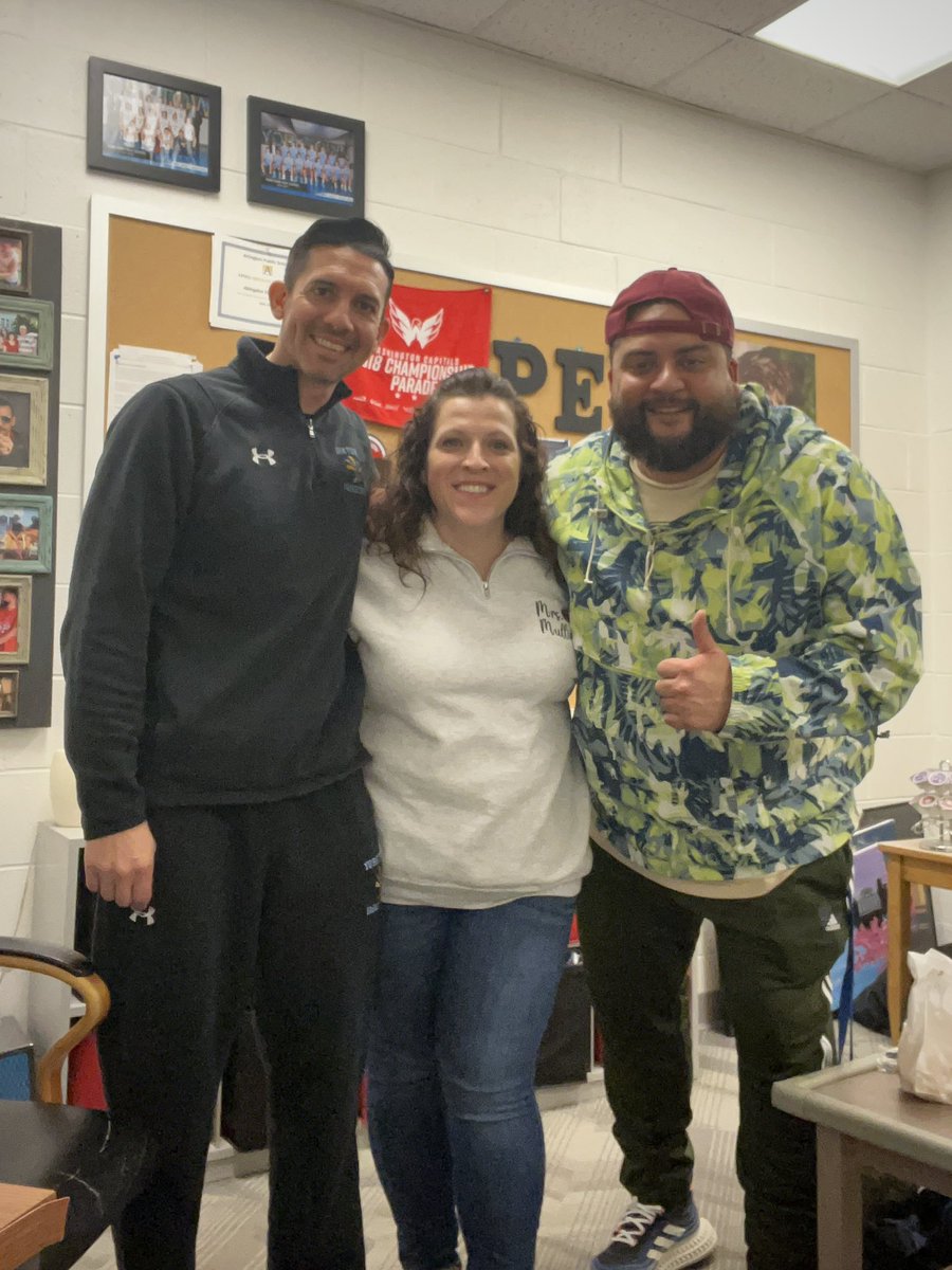 The gangs back together! Yorktown Basketball, Football, and Choir ROCS! 🏀🏈🎶 <a href="/YorktownHS/">Yorktown High School</a> <a href="/yhssports/">Yorktown Athletics</a> <a href="/YorktownFootbal/">YorktownFootball</a> <a href="/YHSBoysHoops/">Yorktown Boys Basketball</a> <a href="/CoachReed_VA/">Joe Reed</a> <a href="/AbingdonPE/">Abingdon PE</a>