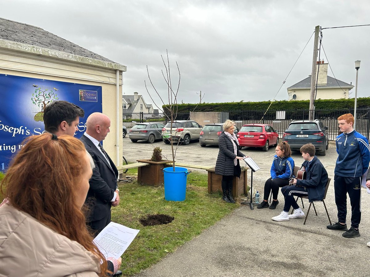 stjosephsrush's tweet photo. Delighted to welcome @ceist1 CEO Gerry McGuill and Sr. Basil to celebrate Ceist ceiliúradh day. Thanks to Ms McGann for organising our tree planting ceremony 🙌🙌 @TrinityAccess21 @STJREDept https://t.co/YsMjFrU0z3