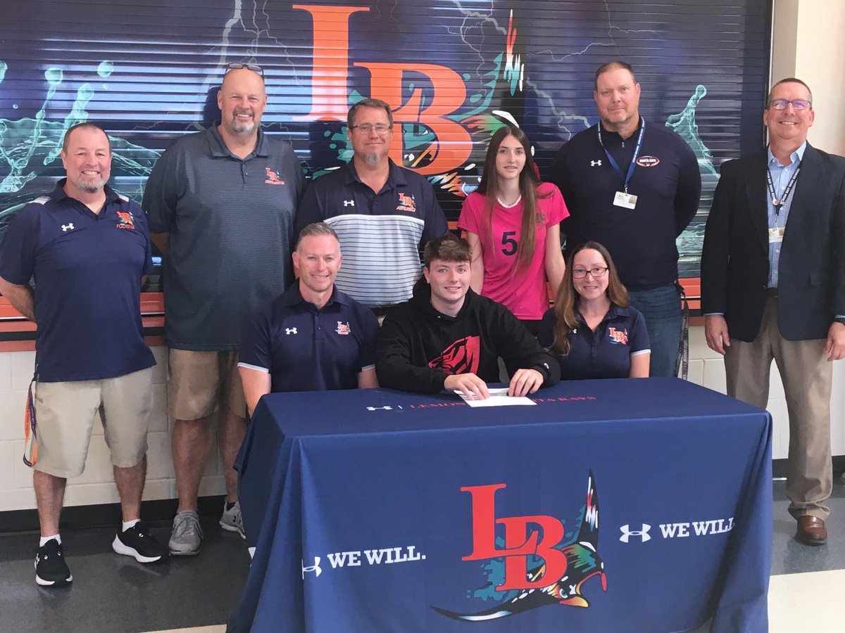 swflslicker's tweet photo. Officially a West Alabama Tiger 🐯‼️
Great day, thank you to my family, friends, coaches and faculty for supporting me today!

@bgillilandUWA @CoachScifers @uwa_football @UWAAthletics 
@Lemon_BayFB @itsbrionnn @larryblustein @PMOWriter https://t.co/0m6HCmQHCP