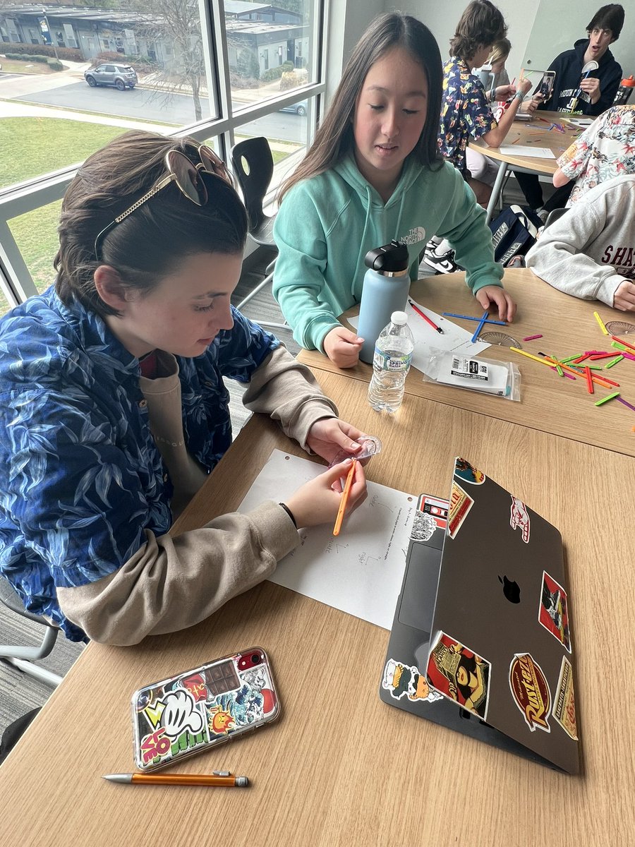 MGGunter's tweet photo. Hey @GarlandLinkenh1 thanks for the new tools to help with angle identification, vertical angles, linear pairs, and protractor measurements. #exploragons #funingeometry #themvschool https://t.co/hT5dWKtN9L