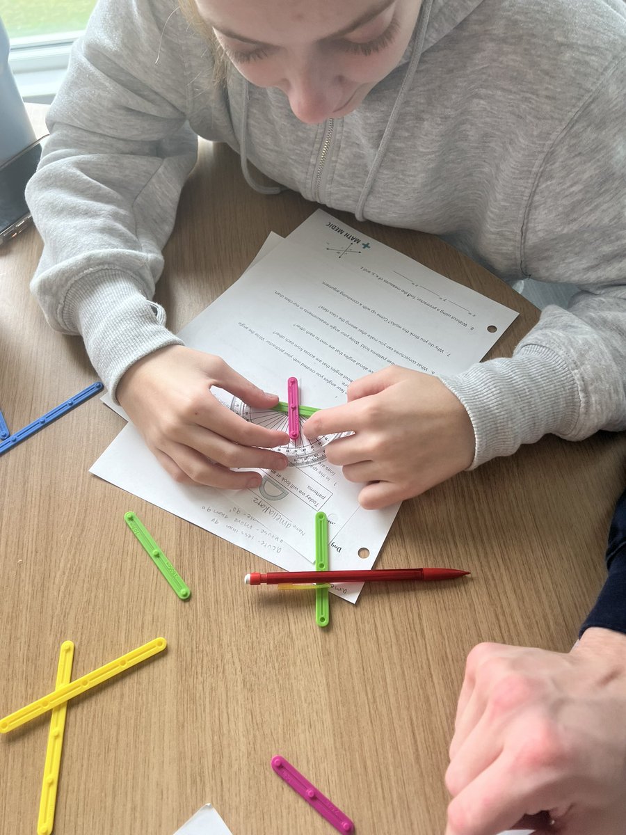 MGGunter's tweet photo. Hey @GarlandLinkenh1 thanks for the new tools to help with angle identification, vertical angles, linear pairs, and protractor measurements. #exploragons #funingeometry #themvschool https://t.co/hT5dWKtN9L