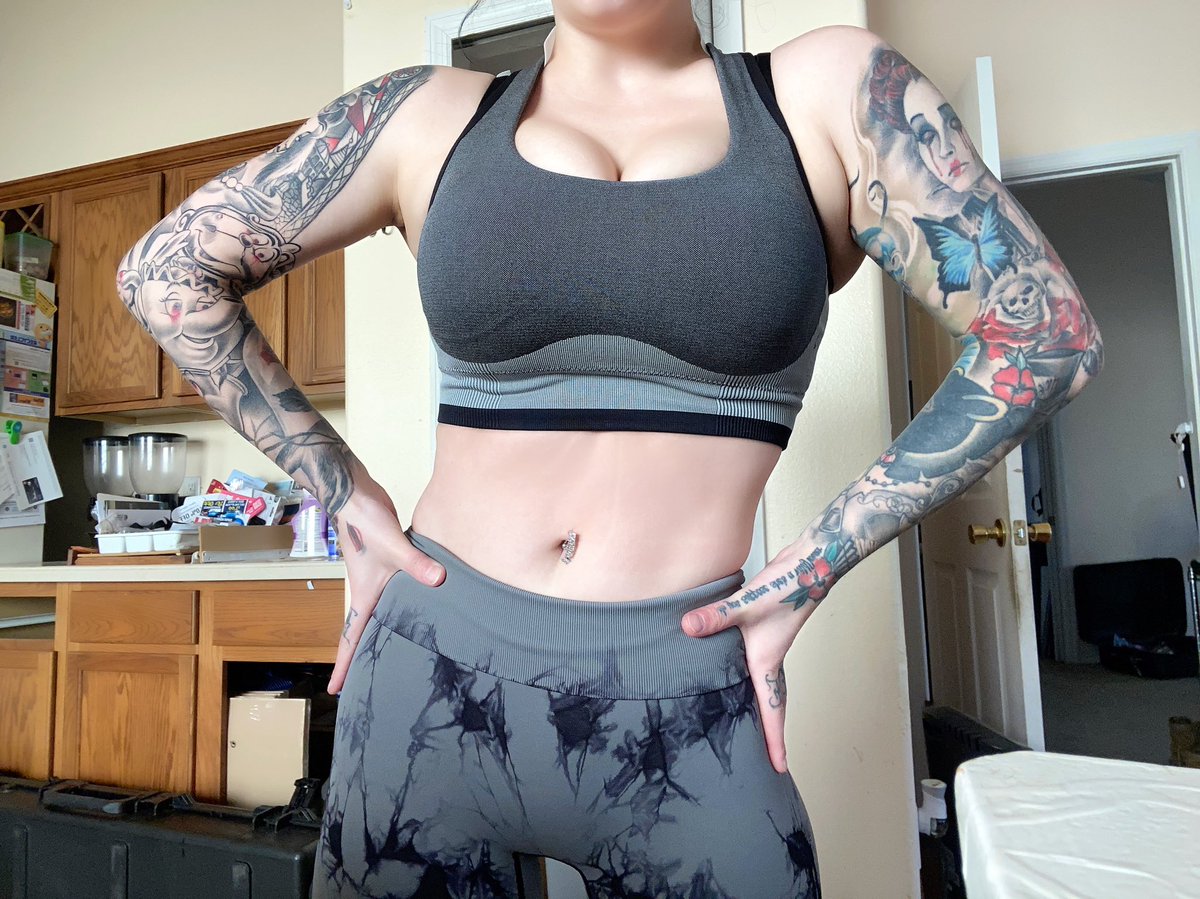 TheNoelleShow's tweet photo. Bulking season hits different and I do NOT. LIKE. IT. https://t.co/tyHT1N8YOS