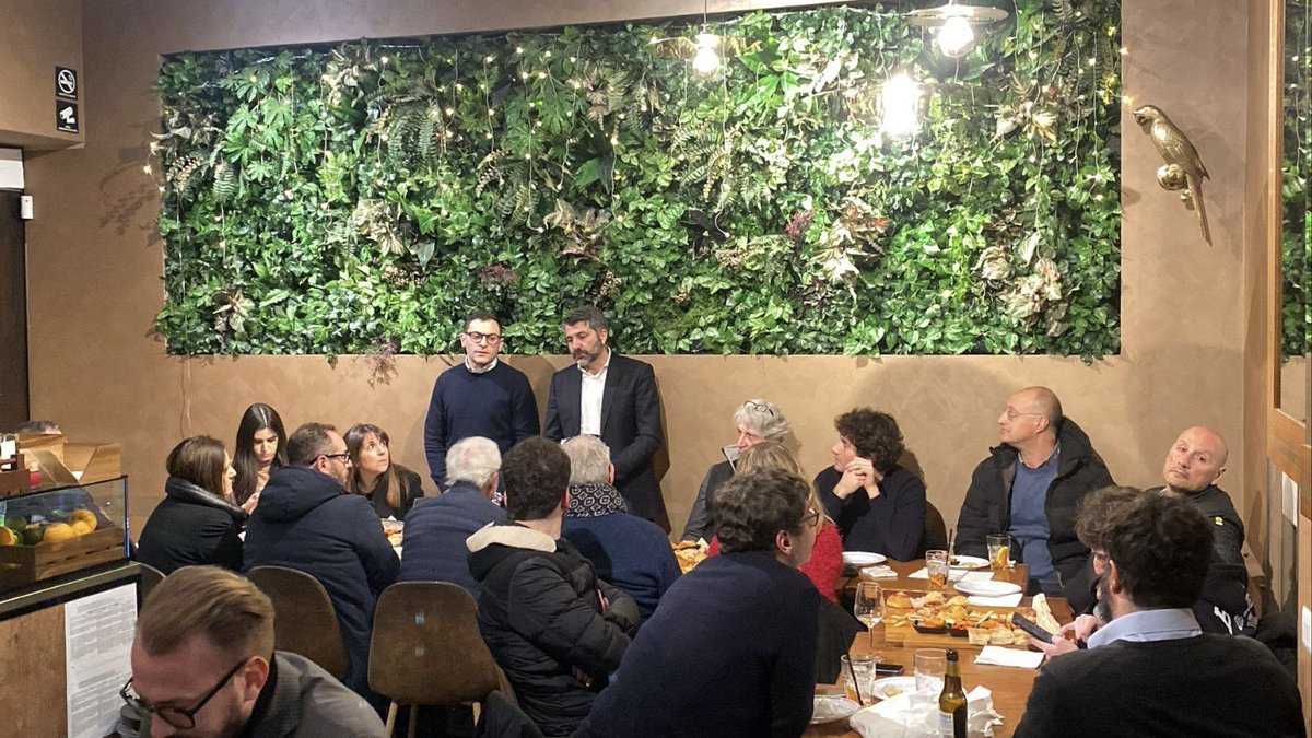 abba11777's tweet photo. Prosegue la mia campagna elettorale e ringrazio per la bella serata di ieri gli amici intervenuti da Mood tra cui Antonio Libonati. Sempre in ascolto per essere #latuavoce https://t.co/YQBlNqJDqv