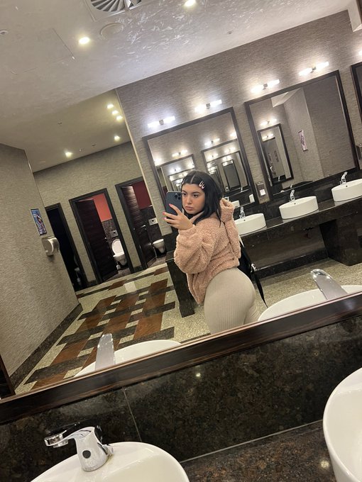 Nu m-am spalat pe maini , oricum o sa le folosesc la ceva murdar 💖🐯 https://t.co/xqe8uCufiN