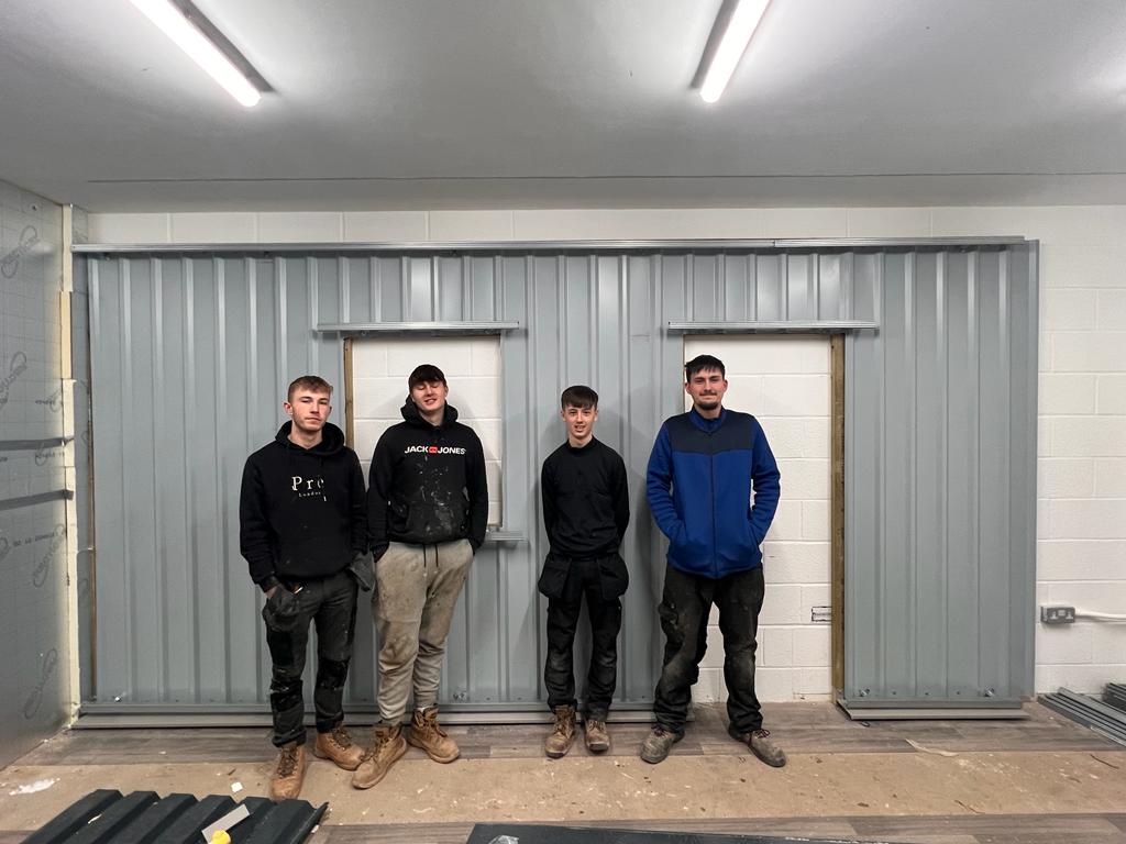 Progsystems's tweet image. 📣Apprentice Update 2📣

Photos from our apprentice&apos;s second session on their Roofing &amp;amp; Cladding journey at  facility in Plymouth, this time installing a twin skin wall.

Once again, a HUGE thank you to @eurocladuk for supplying all the materials to build these specialist rigs 👏