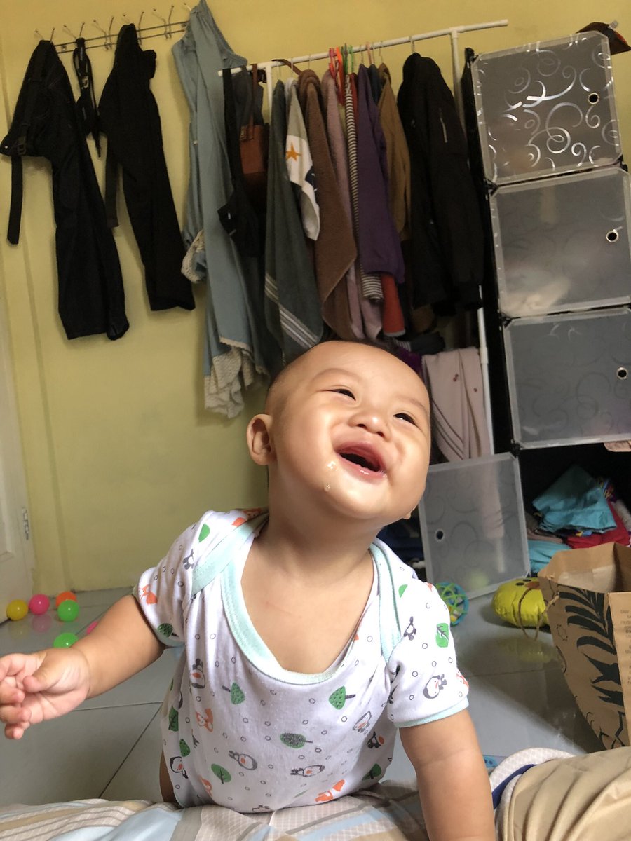 ayuuandiiraa's tweet photo. Dah lama ga update, ini waktu d becandain bapaknya d jendela 😂 https://t.co/csDkqwmdAq