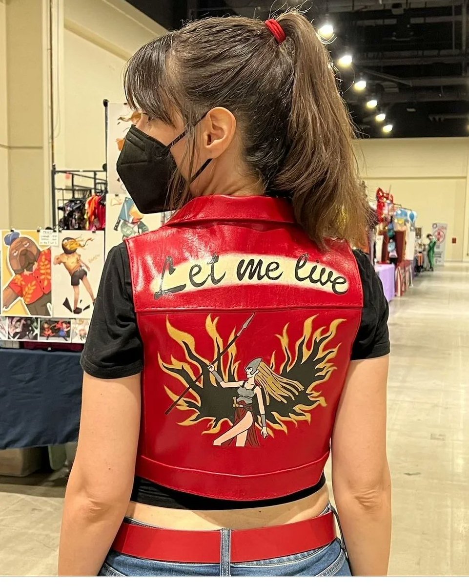 wowitsladyakumu's tweet photo. High-def pic of the back of my Claire vest taken by @/vishthestampede (IG) at SU last year!
#ResidentEvil #ClaireRedfield #REBHfun #REBH27th #REBH26th #StationUnity #StationUnity2022 #SU2022 @alysontheother https://t.co/J6bbHV2KXA