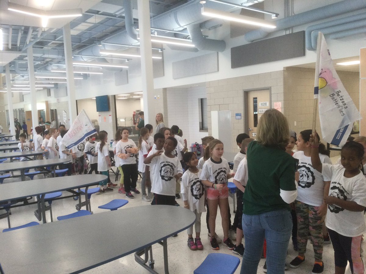 paehling's tweet photo. Bishop 2nd graders getting for the Boosterthon Glow Run today! #bishoprps https://t.co/qTXZhYJV9n