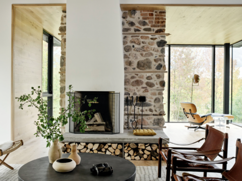 A Century Old Schoolhouse Transformed Into a Family Home jacquelynclark.com/2023/01/30/old…