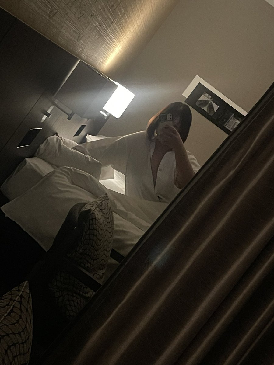 胸元開けてみたけど全然エロくない(笑)
まぁ枕もいい具合にへっこませたし、寝ますか😌