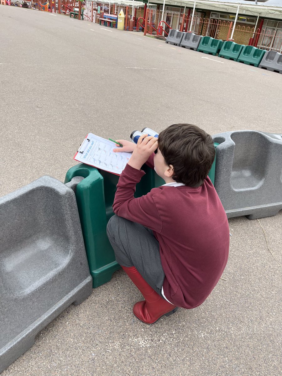 It was a cold crisp morning @CFPSchool the children had a great time taking part in the #BigschoolsBirdwatch we saw magpies, parakeets, pigeons, seagulls and a blackbird. Lots of looking, listening and counting skills used too! 🐦🐧🦜