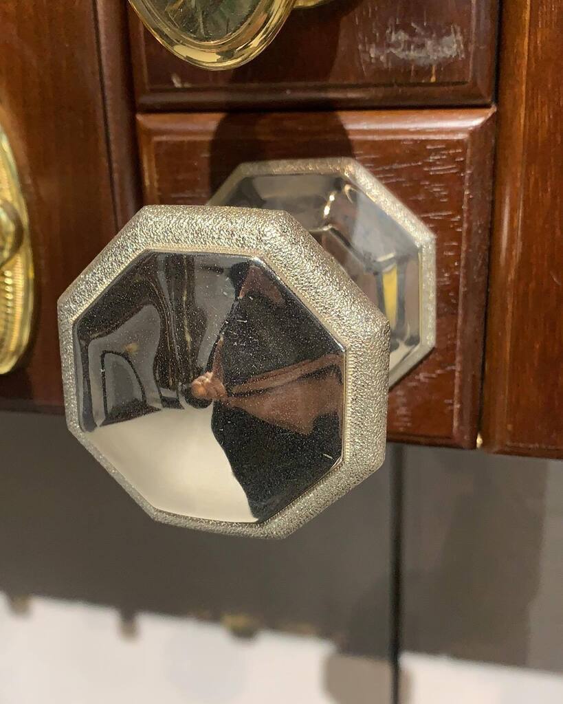 Our Moorestown suite has so many options. Large scale center knobs in 4” and 5”, or even larger if you want. A Moorestown Door knocker, entry grip set, multipoint sets, cremone bolts in locking, standard and now cabinet sizes. Cabinet knobs and pulls, ha… instagr.am/p/CoH5wyEO2en/